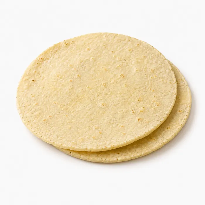 Dos tortillas de maíz apiladas.