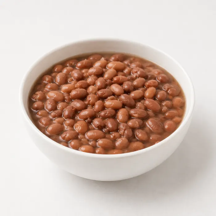 Tazón con frijoles cocidos.